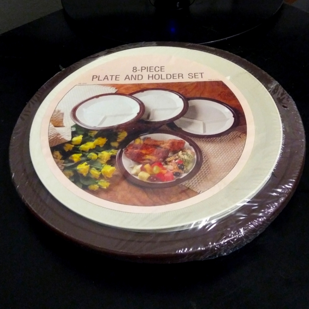 Vintage 8 Piece Plate and Holder Set